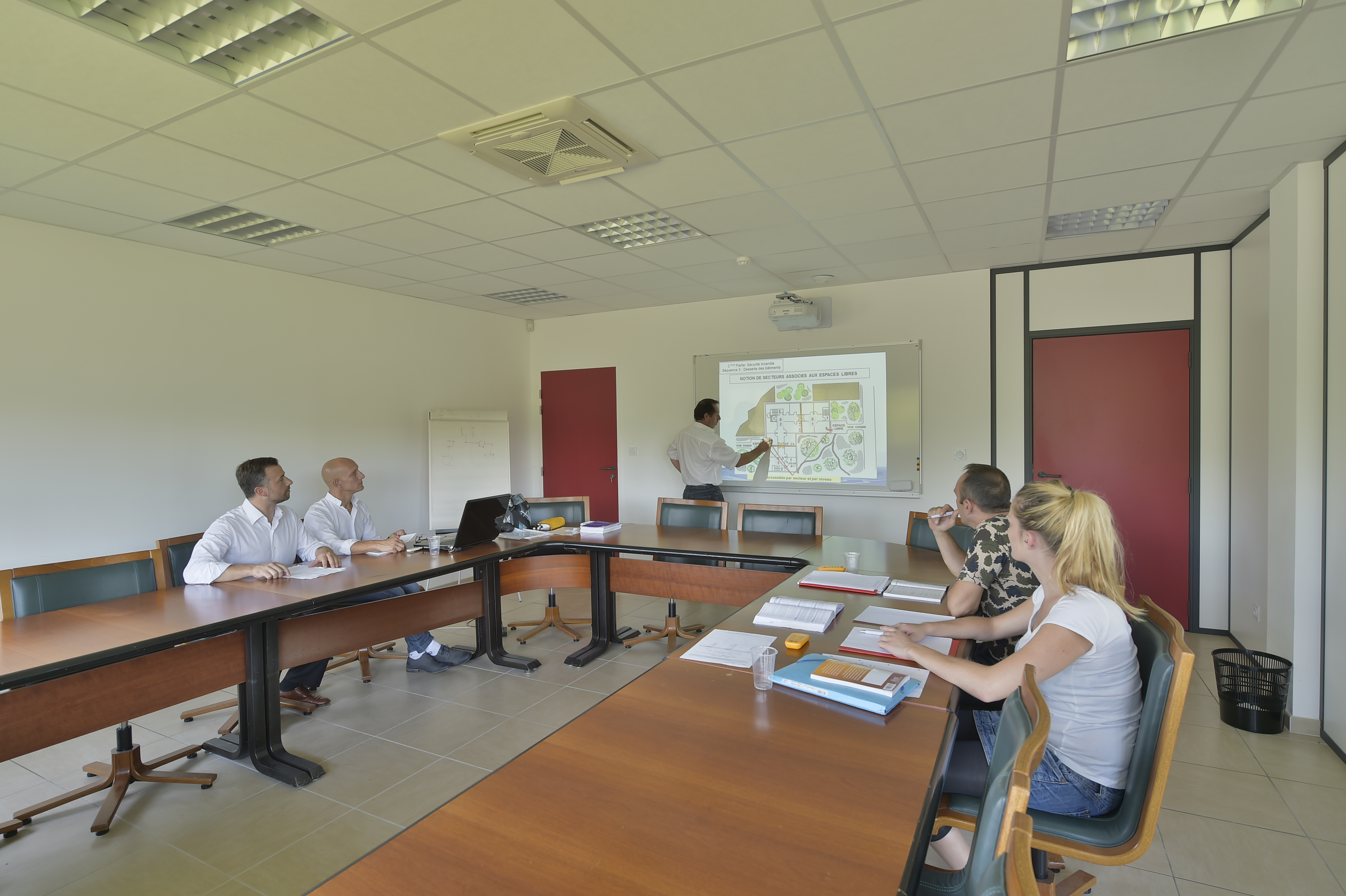 Salle de réunion équipe A2CI - Bureau d'études SSI